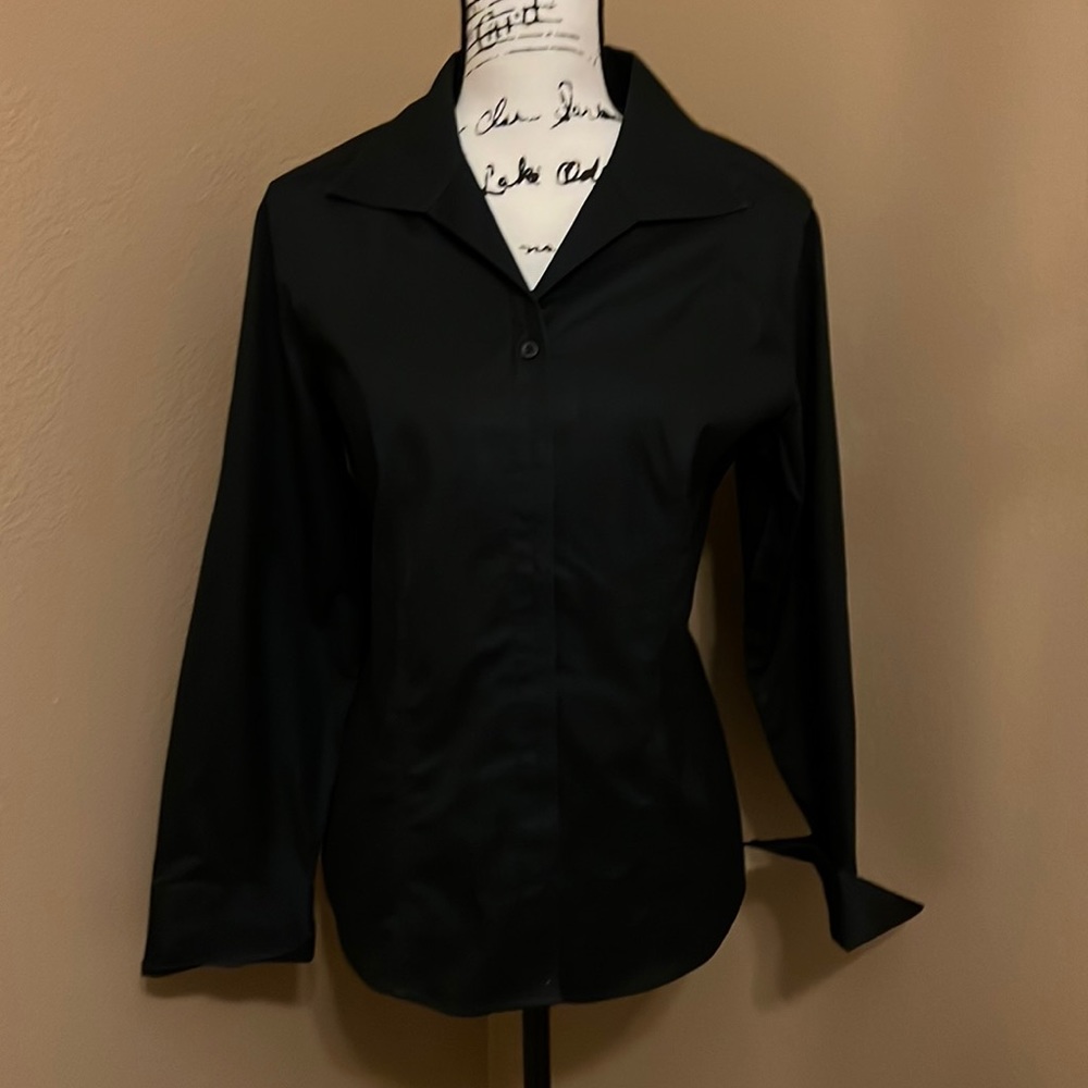CHICO’S size 1. 100% cotton No Iron Necessary!  Like New worn 1-3 times